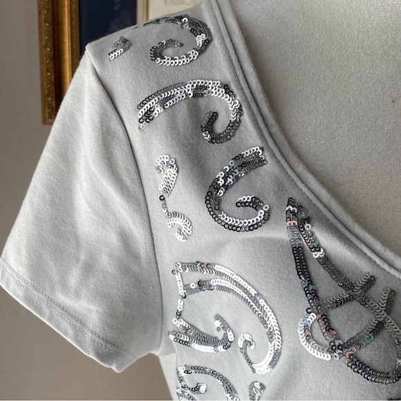 White House Black Market Sequin V Neck Womens Knit Top Size Medium Silver Gray - Picture 4 of 8